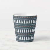Moderne Scandinavische winterkerstboomstructuur Latte Mok (Voorkant)