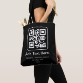 Moderne Scannbare QR-code | Zwart Wit & Grijs Tote Bag (Dichtbij)