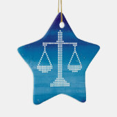 Moderne schalen van justitie | Winter Keramisch Ornament (Rechts)
