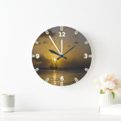 Moderne Schattige boot op zonsondergang Grote Klok (Huis)