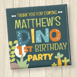 Moderne Schattigee Dino Dinosaur Kind Verjaardag D Magneet<br><div class="desc">Samengesteld uit leuke sans serif handgeschreven typografie; Schattigee T-REX dinosaurussen op de achtergrond Dit is ontworpen door Select Party Supplies,  exclusief voor Zazzle. Beschikbaar hier: http://www.zazzle.com/store/selectpartysupplies</div>