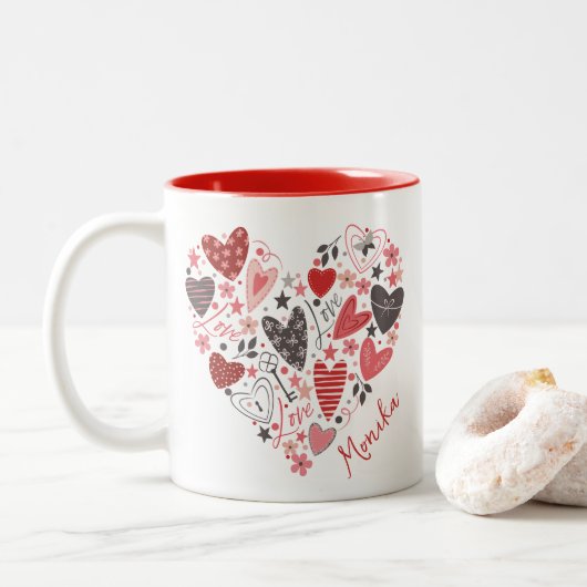 Moderne Schattigee rode harten - Love Monogram Tweekleurige Koffiemok (Met donut)