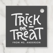 Moderne Schattigee Typografie Trick or treat Hallo Bedankjes Labels (Achterkant)
