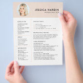 Moderne & Schone Beige Job CV Foto Flyer (Hand)