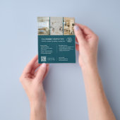 Moderne Schoonmaakdiensten Teal QR Zakelijk Flyer (Hand)