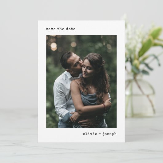 moderne schrijfmachine | Zwart-wit en QR-code Save The Date (Staand voorkant)