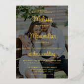 Moderne script 2 foto's zwart met online RSVP goud Folie Uitnodiging (Voorkant)
