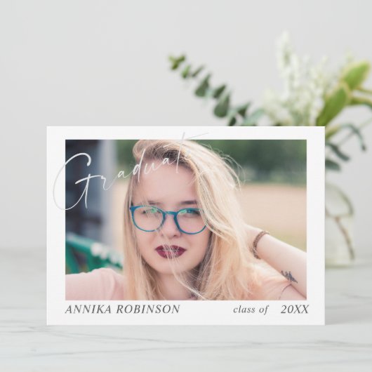 Moderne Script afstudeeraankondiging  Kaart (Staand voorkant)