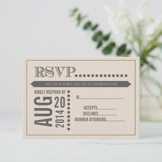 Moderne Script Beige & Gray Wedding RSVP (Staand voorkant)
