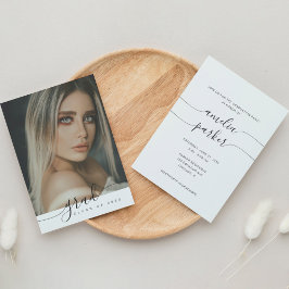 Moderne Script Black and White Graduparty Kaart