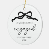 Moderne Script Boog Eerste Kerst Verloving Foto Keramisch Ornament (Links)
