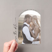 Moderne Script Boog Foto Bruiloft Save the Date Acryl Uitnodigingen (Insitu (Draagbaar))