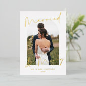 Moderne Script Boog Foto Getrouwd Blij Folie Feestdagenkaart (Staand Voorkant)