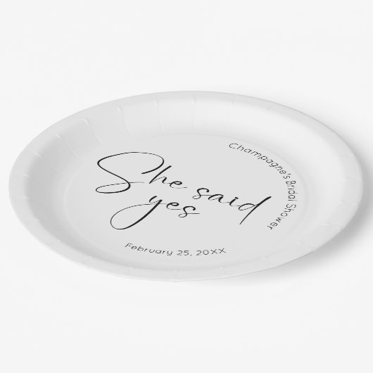 Moderne Script Bruidsbruiloft Ze Heeft Ja Gezegd Papieren Bordje (Gekanteld)