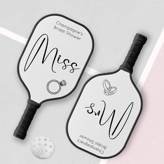 Moderne Script Bruidsuitnodiging Van Mejuffrouw na Pickleball Paddle