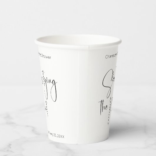 Moderne Script Bruiloft Bridal Shower Ze Krijgt De Papieren Bekers (Rechts)