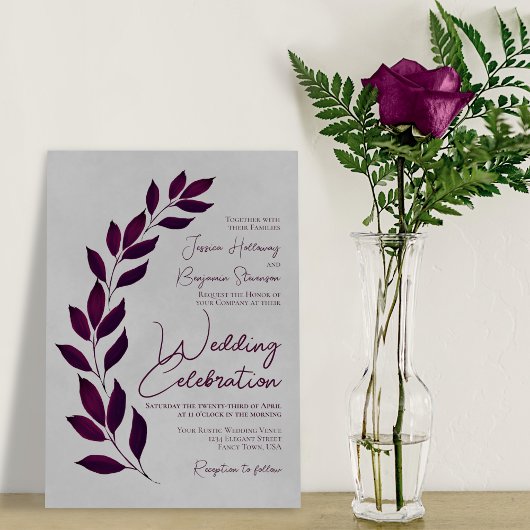 Moderne Script Cassis Paars Leaves op Gray Wedding Kaart