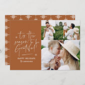 Moderne script dankbaar fotovakantie feestdagenkaart (Voorkant / Achterkant)