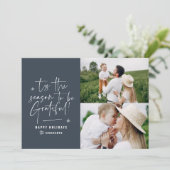 Moderne script dankbaar fotovakantie feestdagenkaart (Staand voorkant)