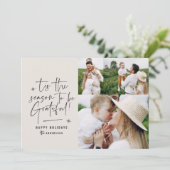 Moderne script dankbaar fotovakantie feestdagenkaart (Staand voorkant)