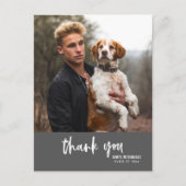 Moderne Script Donker Grijs Foto Afstudeer Dank Je Uitnodiging Briefkaart (Voorkant)
