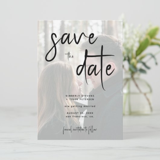 Moderne script eenvoudige foto QR-code bruiloft Save The Date (Staand voorkant)