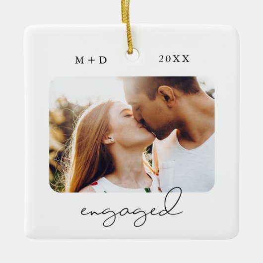 Moderne Script Elegant Verloving Photo Keepomwille Keramisch Ornament (Voorkant)