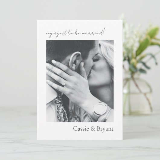 Moderne Script Elegante Minimaal Trouw Verloving Aankondiging (Staand voorkant)