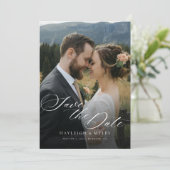 Moderne Script Elegante Trouwfoto Save The Date (Staand voorkant)