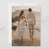 Moderne Script Elegante Trouwfoto Save The Date Kaart (Voorkant)