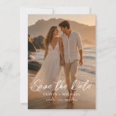 Moderne Script Elegante Trouwfoto Save The Date Kaart (Voorkant)