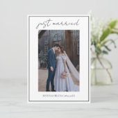 Moderne Script Elegante Uitnodiging | net getrouwd (Staand voorkant)