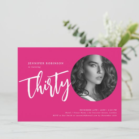 Moderne Script Foto 30e verjaardag Party Hot Pink Kaart (Staand voorkant)