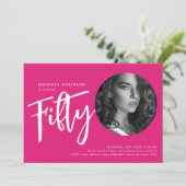 Moderne Script Foto 50e Verjaardagsfeest Hot Pink Kaart (Staand voorkant)