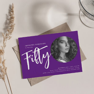Moderne Script Foto 50e Verjaardagsfeestje Paarse Kaart