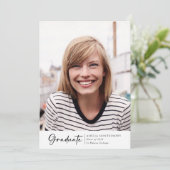 Moderne Script Foto Afgestudeerde Aankondiging (Staand voorkant)
