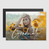 Moderne Script Foto Afstuderen Magnetische Uitnodiging (Voorkant / Achterkant)