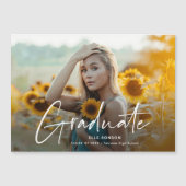 Moderne Script Foto Afstuderen Magnetische Uitnodiging (Voorkant)