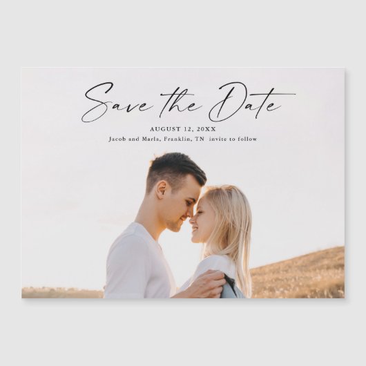 Moderne Script Foto Bruiloft Save The Date Magnetische Uitnodiging (Voorkant)