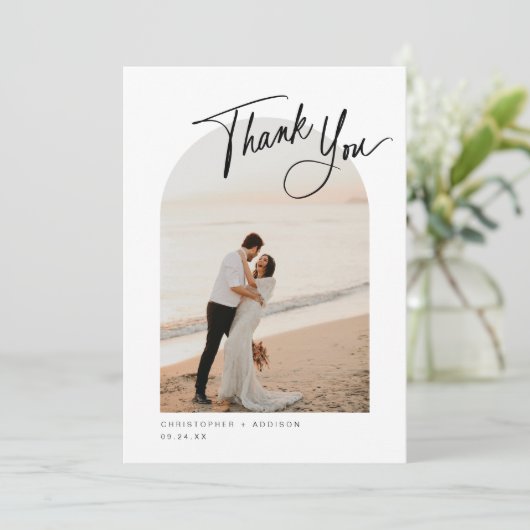 Moderne Script Foto Flat Wedding Dank u kaart (Staand voorkant)