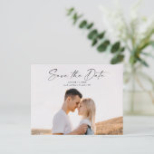 Moderne Script Foto Huwelijk Save the Date Aankondigingskaart (Staand voorkant)