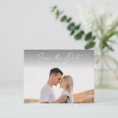 Moderne Script Foto Huwelijk Save the Date Aankondigingskaart (Staand voorkant)