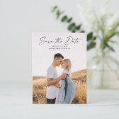Moderne Script Foto Huwelijk Save the Date Aankondigingskaart (Staand voorkant)