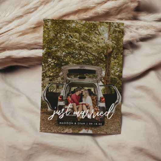 Moderne Script Foto 'Just Married' Trouwen Aankondiging