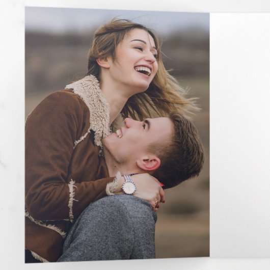 Moderne Script Fotocollage Bruiloft Sla de datum o Drieluik Aankondiging (Binnenzijde eerst)