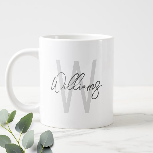 Moderne script gepersonaliseerde monogram en naam grote koffiekop