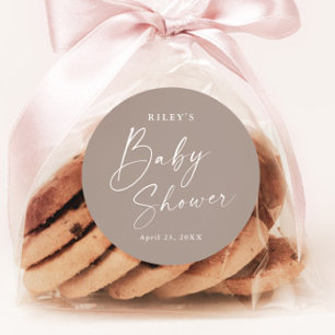 Moderne script geslachtsneutrale babyshower ronde sticker
