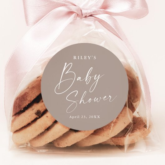 Moderne script geslachtsneutrale babyshower ronde sticker