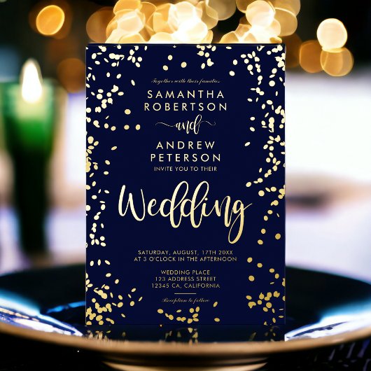 Moderne script goud folie confetti marineblauwe tr uitnodiging
