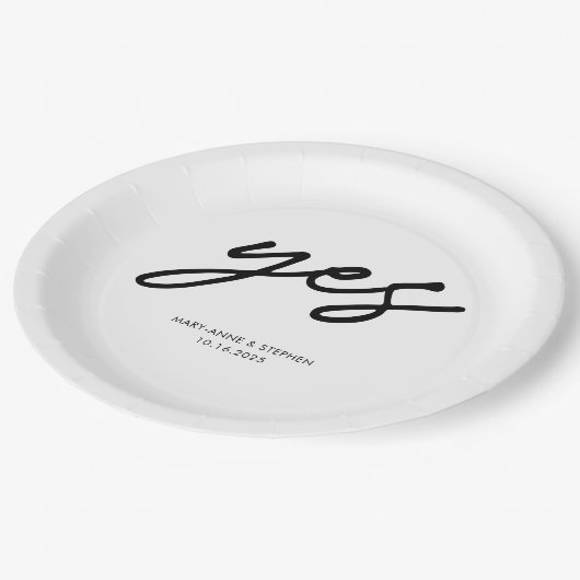 Moderne Script Ja Verloving Wedding Party Papieren Bordje (Gekanteld)